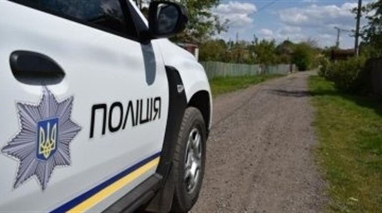 ДТП у селі на Переяславщині: "ВАЗ" врізався у "Ford Transit" на парковці – хроніка поліції