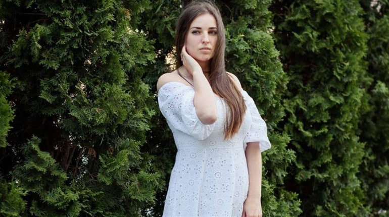 Вікторія Дорошенко з Біляївки виготовляє окопні свічки: робила це вагітна і продовжує після пологів