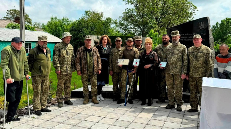 Двоє військових із Барської громади отримали високі нагороди за службу Україні