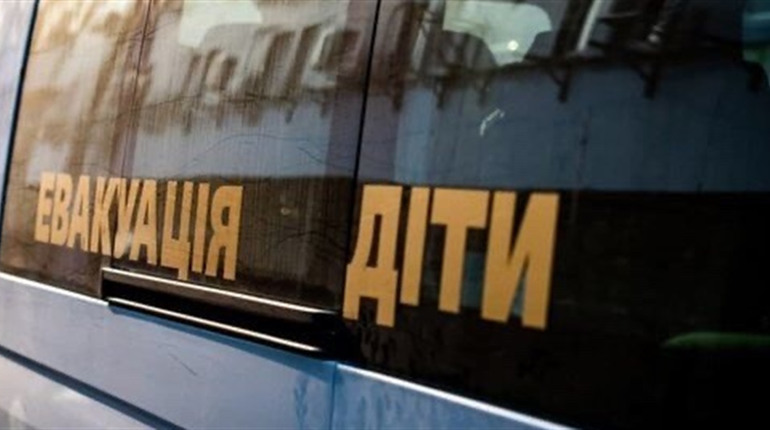 У Великобурлуцькій громаді закликають сімʼї з дітьми утриматися від повернення додому