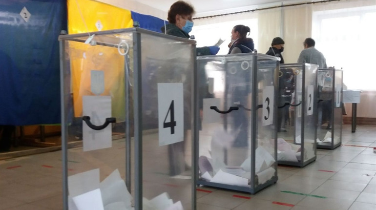 Місцеві вибори 2020: хто і від яких політичних сил пройшов у депутати Сватівської міської ради