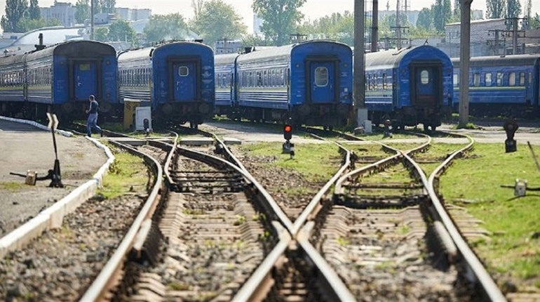 Укрзалізниця з 15 грудня вводить новий розклад руху. Через станцію Лозова ходитиме ще один поїзд