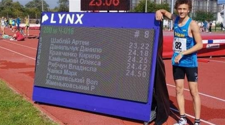 Двічі чемпіон: Артем Шаблій з Жовтих Вод виборов золото на чемпіонаті України з легкої атлетики