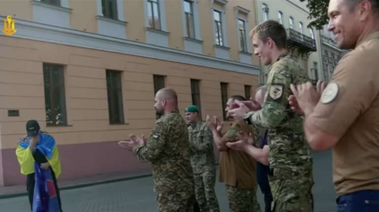 З окупованої території витягли чотирьох бійців, які переховувались від ворога 3 роки (відео)