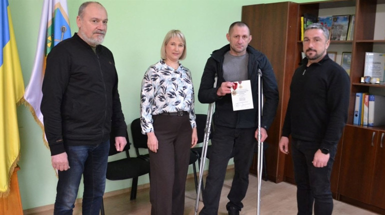 Захисника з Шосткинщини нагородили «Золотим Хрестом» від головнокомандувача ЗСУ
