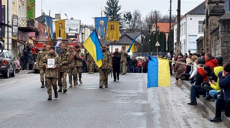 У Кременці на Тернопільщині попрощалися із загиблим Героєм Олегом Лапінським