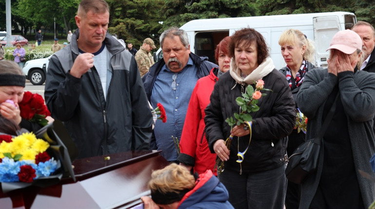 Після двох років очікування родина дізналася правду: прощання із захисником Максимом Юхимчуком