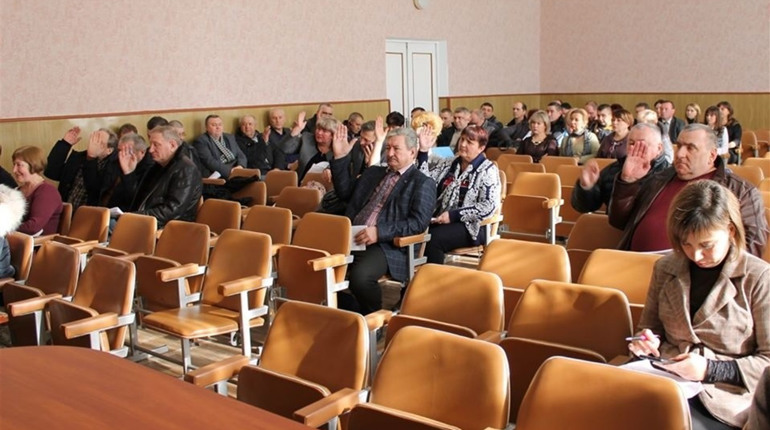 Депутати райради захотіли по 50. Кожному.