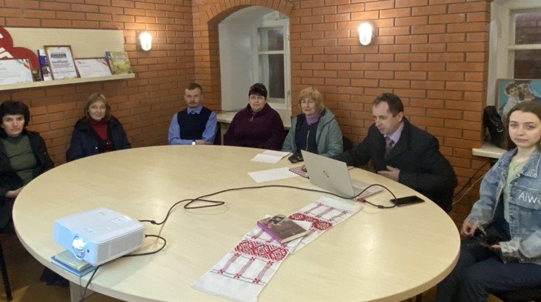 У Глухові відбулася зустріч із золотою письменницею України Світланою Талан