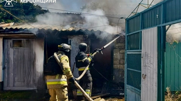 На Херсонщині армія рф завдала ударів по критичній та соціальній інфраструктурі, житлових будинках