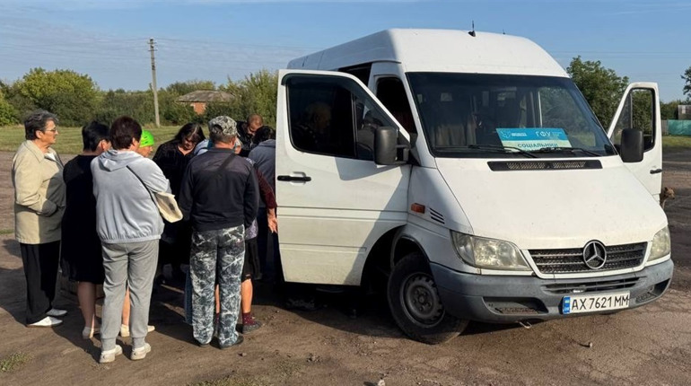 Соціальні автобуси знову на маршрутах прифронтових громад Купʼянщини