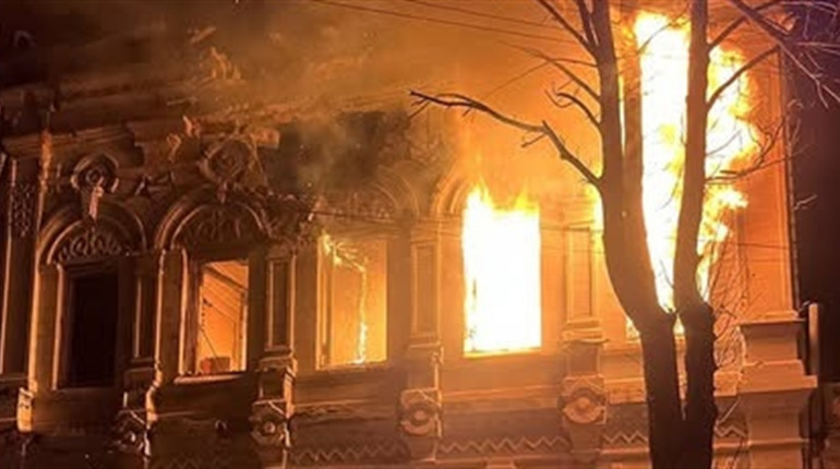 Обстріли Чернігівщини: поранено цивільного, у Новгороді-Сіверському пошкоджено будівлю бібліотеки