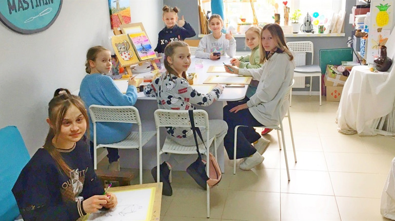 В художній студії «Мастихін» навчають творчості дітей і дорослих: як доєднатися
