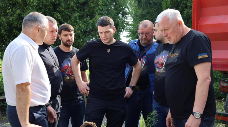 Керівники області відвідали Червоноград. Говорили про декомунізацію та капремонт школи в Гірнику