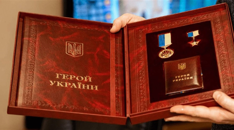 Рідні загиблого воїна з Нової Каховки просить президента присвоїти йому звання Героя України