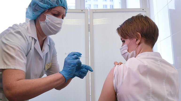 Миколаївка отримала сто доз вакцини від COVID-19. У Білопілля вакцину поки що не завезли