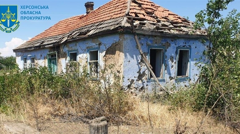 Окупанти обстріляли село у Станіславській громаді на Херсонщині: троє поранених