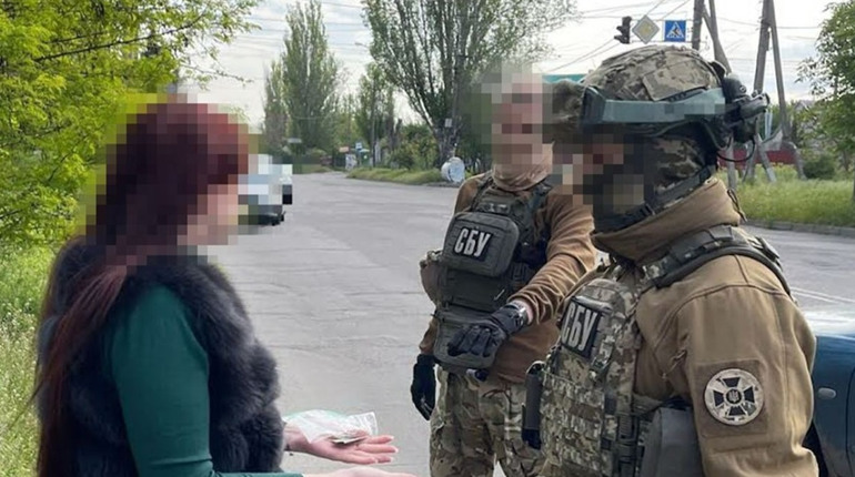 У Херсоні СБУ затримала медсестру, яка коригувала ворожі обстріли по місту