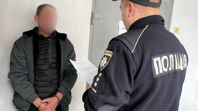 У Мигіївській громаді поліція виявила у місцевого арсенал зброї: автомат, набої, гранати
