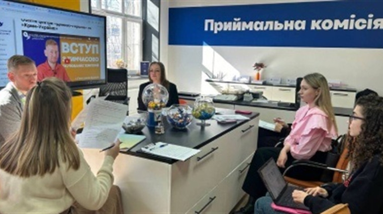 Українська освіта доступна навіть з окупації: МОН оприлюднило контакти центрів на 2026 рік