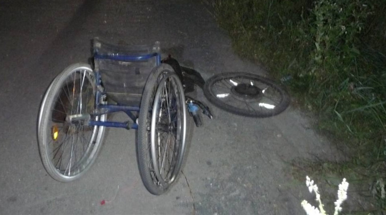 На дорозі між Шосткою та Ображіївкою збили людину на інвалідному візку