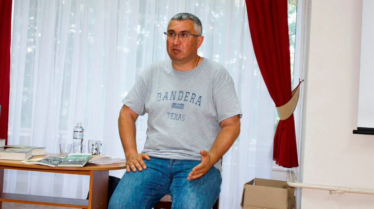 Вахтанг Кіпіані у Херсоні презентував книгу про Стуса: розповідаємо про цікавинки зустрічі