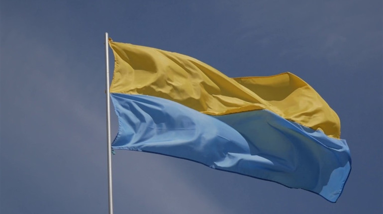 27 квітня 1990 року у Нетішині вперше на Хмельниччині підняли жовто-блакитний прапор