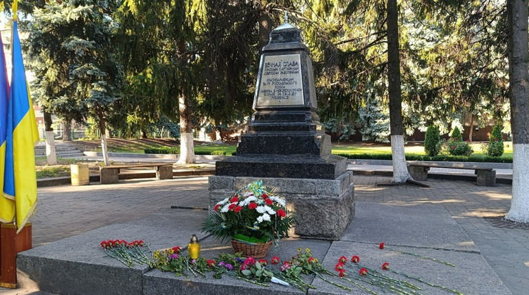 Чому радянські пам’ятники в Первомайську мають опинитися в музеї — письменник Олег Островський