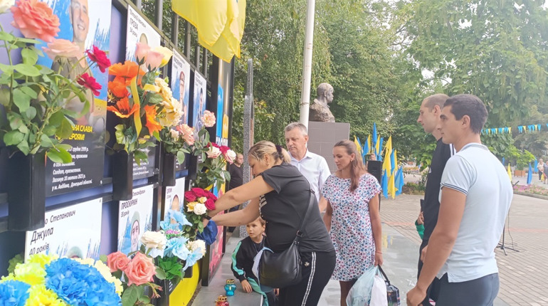 Захарівчани вшанували пам'ять Героїв-захисників і не стримували сліз