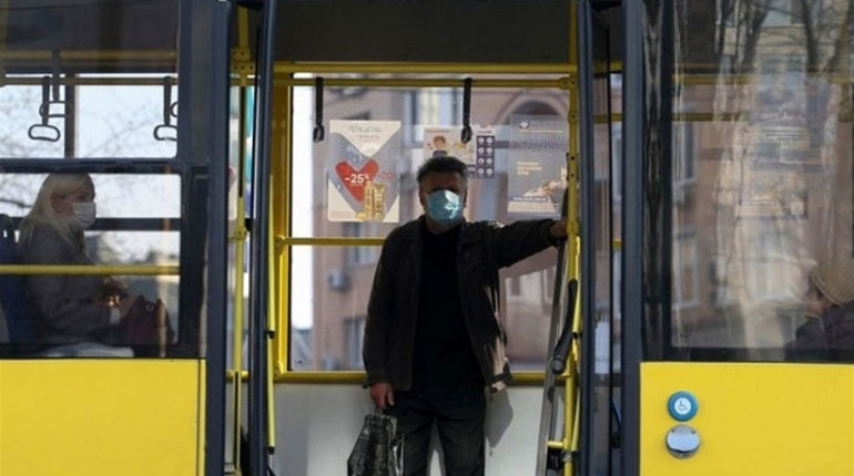У Києві транспорт працюватиме лише за спецперепустками
