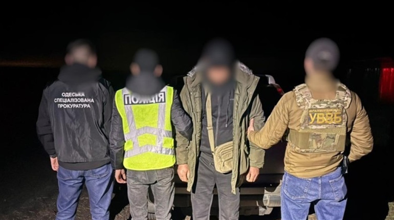 Судитимуть військового, який намагався підкупити прикордонника в Роздільнянському районі