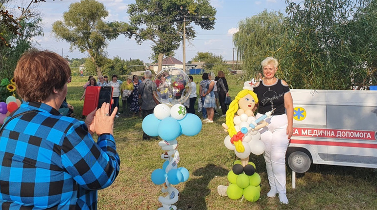 На медичній фотозоні чергує швидка та медперсонал