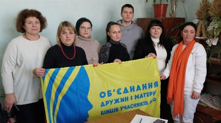 Війна кожного: первомайські матері та дружини захисників єднаються задля взаємодопомоги
