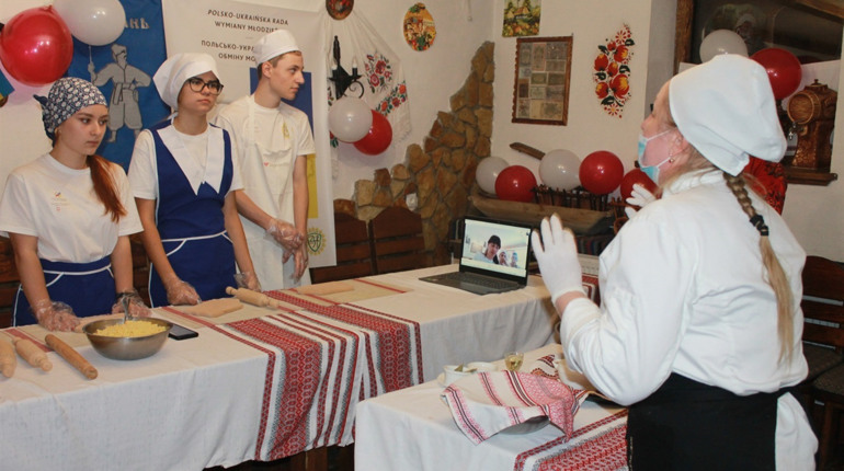 Борщ та вареники: уманські школярі навчали польських готувати