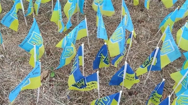 У Херсоні прибрали прапорці пам’яті загиблих: влада пояснила причину