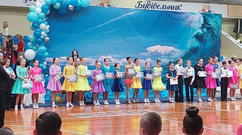 Юні сміляни посіли призові місця на Всеукраїнських змаганнях по спортивним танцям