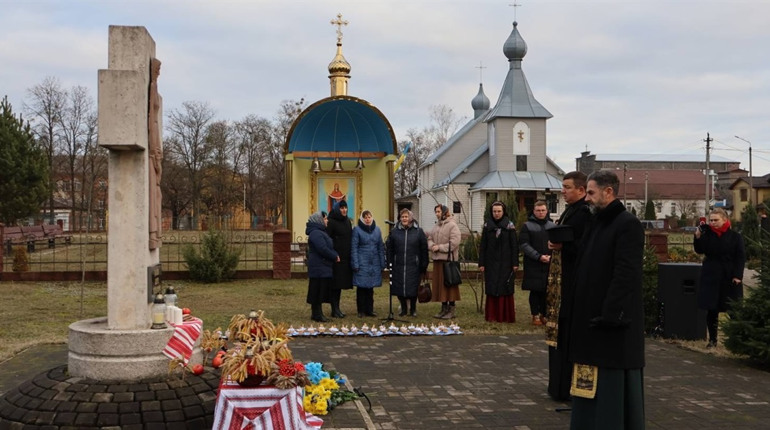 У Сарнах вшанували пам’ять жертв Голодоморів. Фото