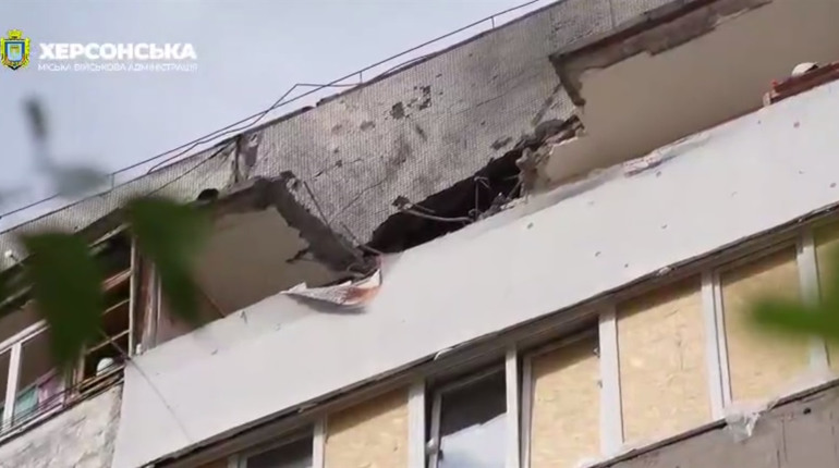 Обстріляні будинки, пошкоджений газогін, троє постраждалих: росіяни обстріляли Херсонщину