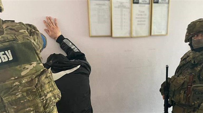 Ексдепутата Затоківської селищної ради та спільників підозрюють в оборудках із землею на мільйони