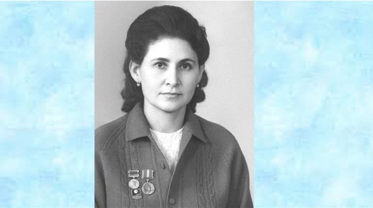 Заслуженій лікарці України Євгенії Василівні Олексюк – славних 90 років!