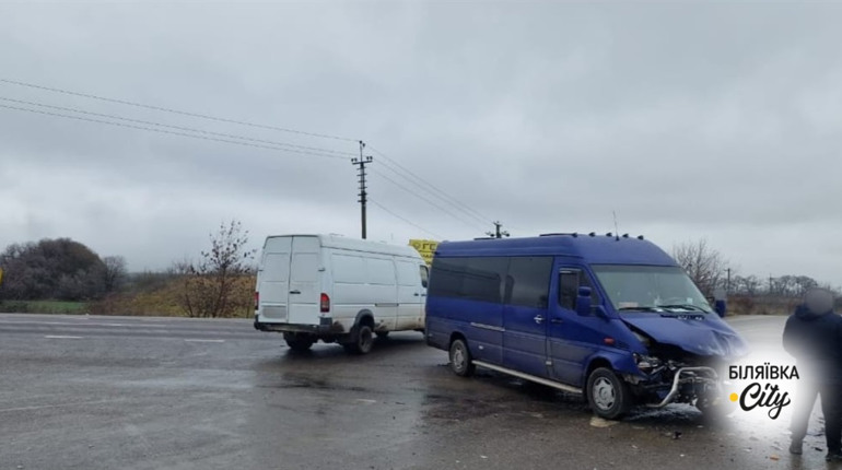 Смертельна ДТП на трасі Одеса-Рені: зіштовхнулись легковик і рейсовий автобус