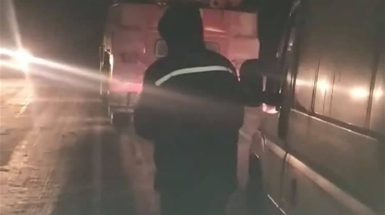 Швидка, поспішаючи до породіллі, застрягла у наметах
