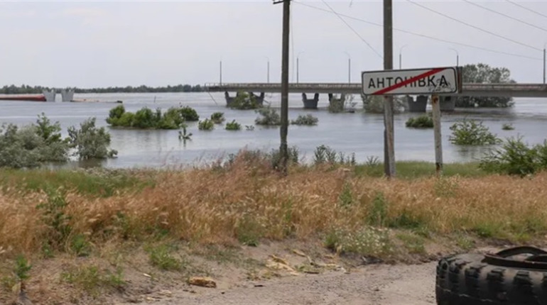 Окупанти атакували авто волонтерки, яка везла допомогу в село під Херсоном