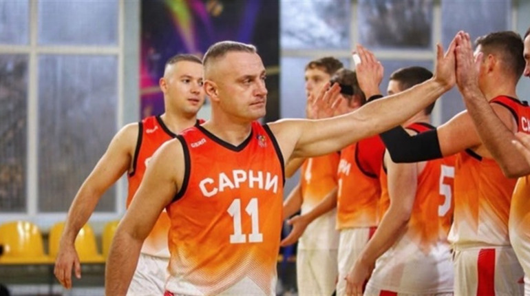 Сім перемог у семи матчах: сарненці впевнено лідирують у баскетбольній лізі