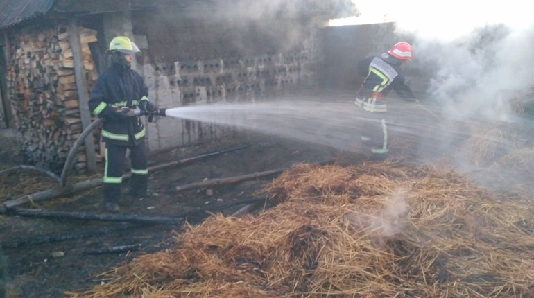 На Володимиреччині в селі Кошмаки сталася пожежа: горіла солома