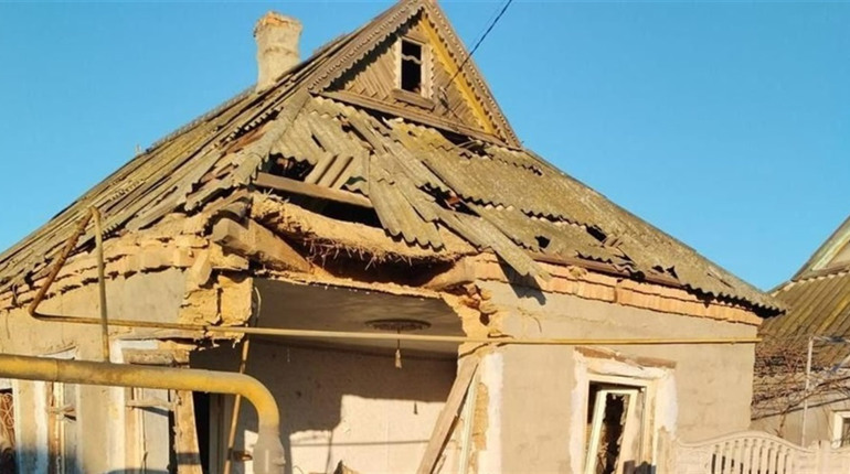 На Херсонщині армія рф атакувала соціальну інфраструктуру, житлові будинки, автівки