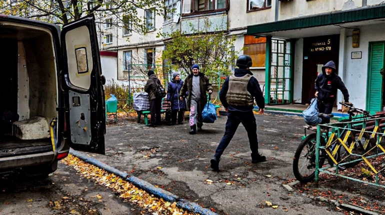 Рятувальники ДСНС продовжують евакуйовувати цивільне населення Куп’янщини