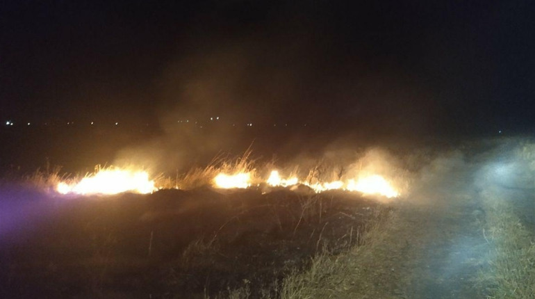 У Нижній Дуванці рятувальники годину гасили пожежу. Що ще горіло у Сватівському районі