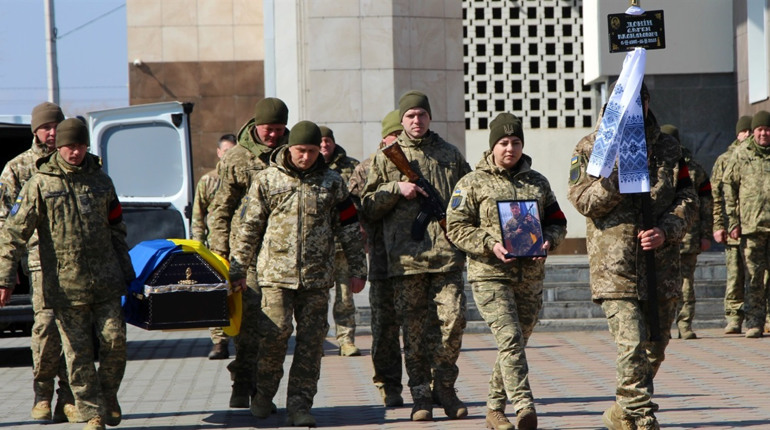У Нетішині провели у засвіти захисника Євгена Доніна