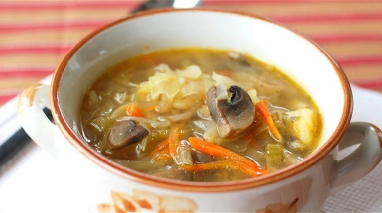 Рецепт дня: пісний капусняк з квасолею та грибами